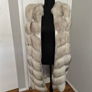 FUR FASHION SLEEVELESS COAT!